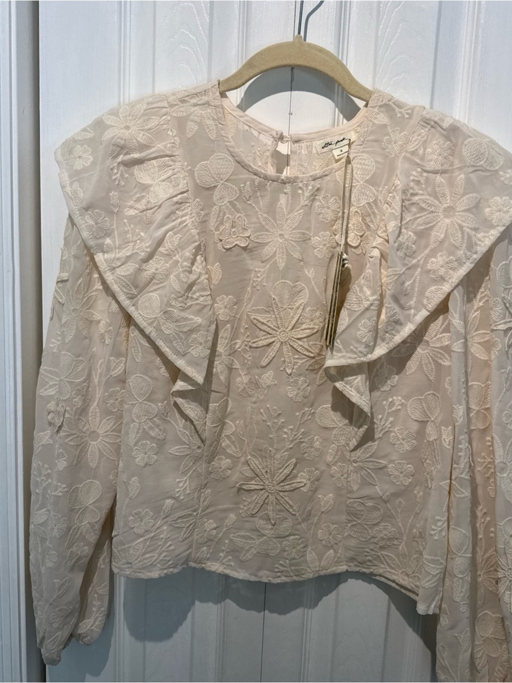 Ultra Pink Cream Floral Lace Ruffle Blouse